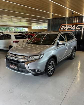 MITSUBISHI OUTLANDER 3.0 GT 4X4 V6 24V GASOLINA 4P AUTOMÁTICO MITSUBISHI OUTLANDER 3.0 GT 4X4 V6 24V GASOLINA 4P AUTOMÁTICO